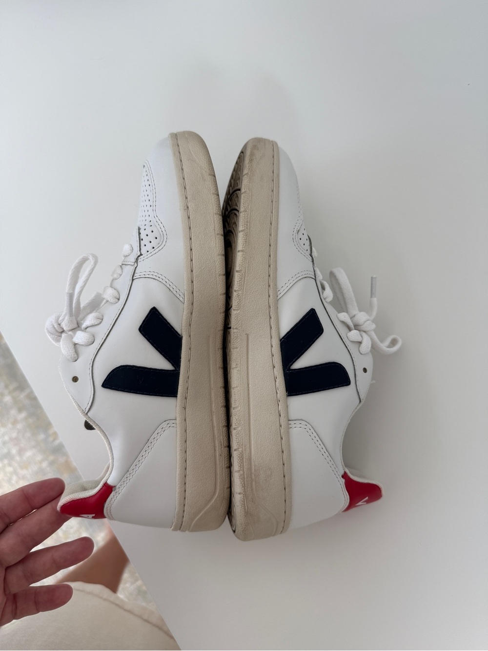 Veja V-10 Sneaker - Picture 3 of 5